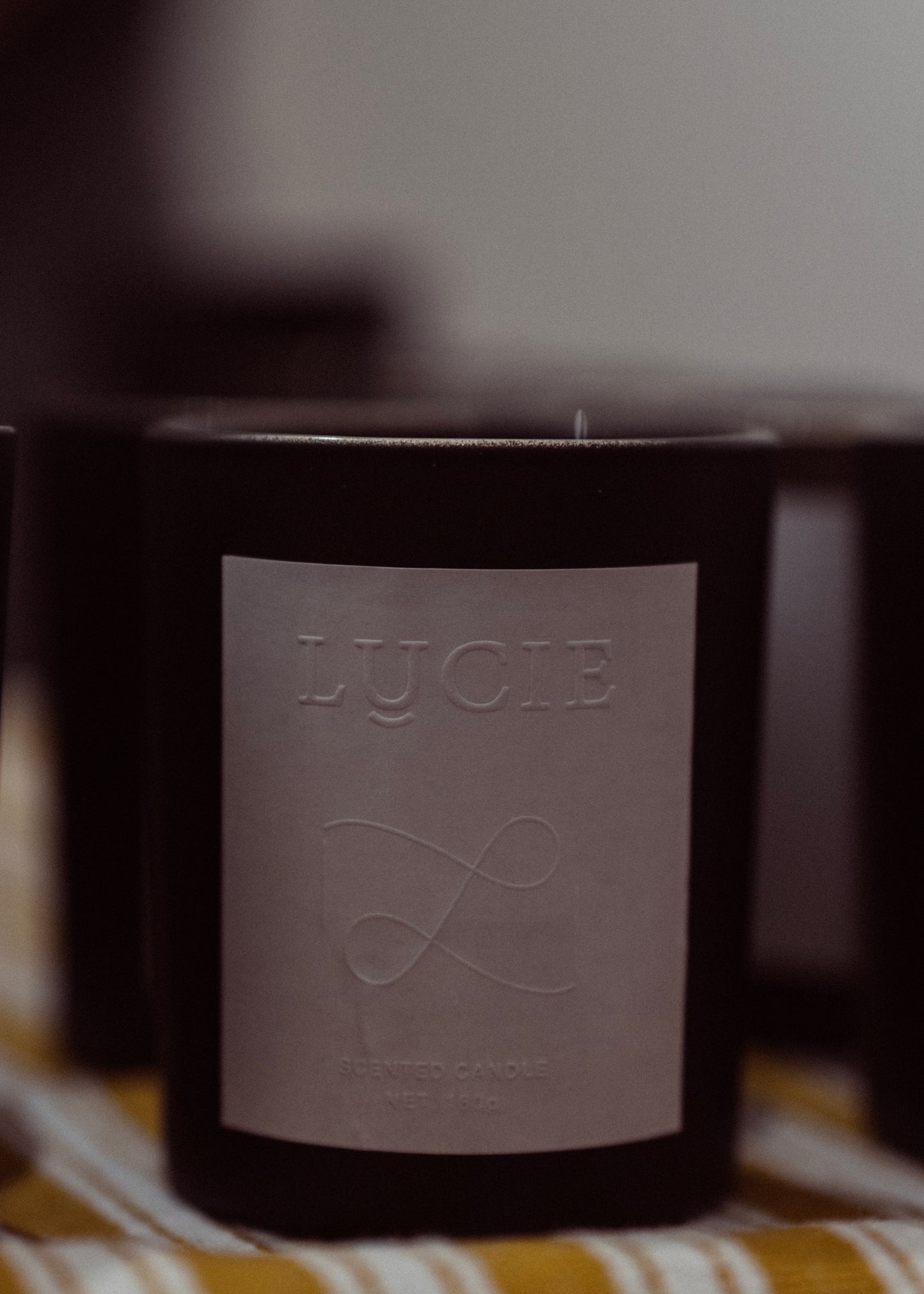 Lucie Handpoured Number.1 蠟燭 - 桉樹